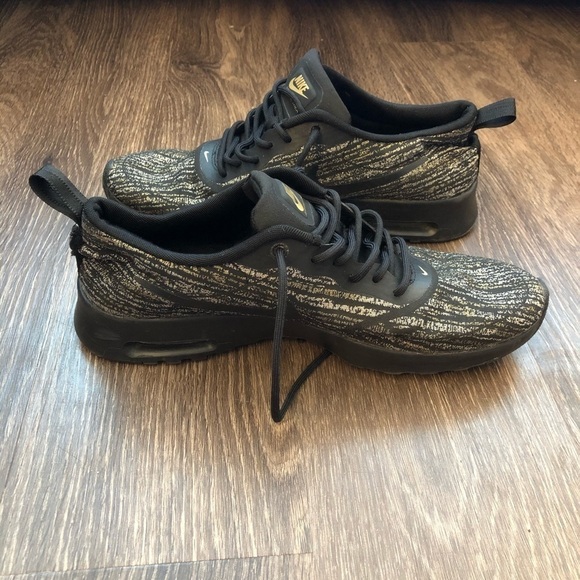 Nike Air Max Thea Black & Gold Jcrd Sneakers - Picture 3 of 8